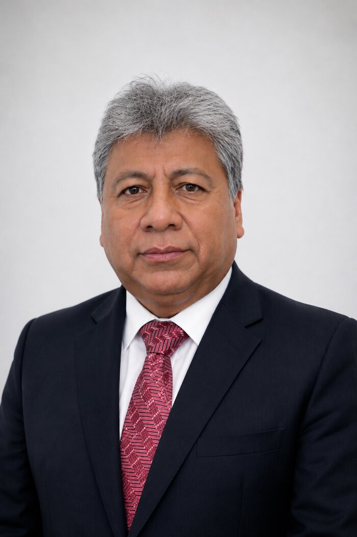 Dr. Vladimir Paucar Torres, Socio Fundador
